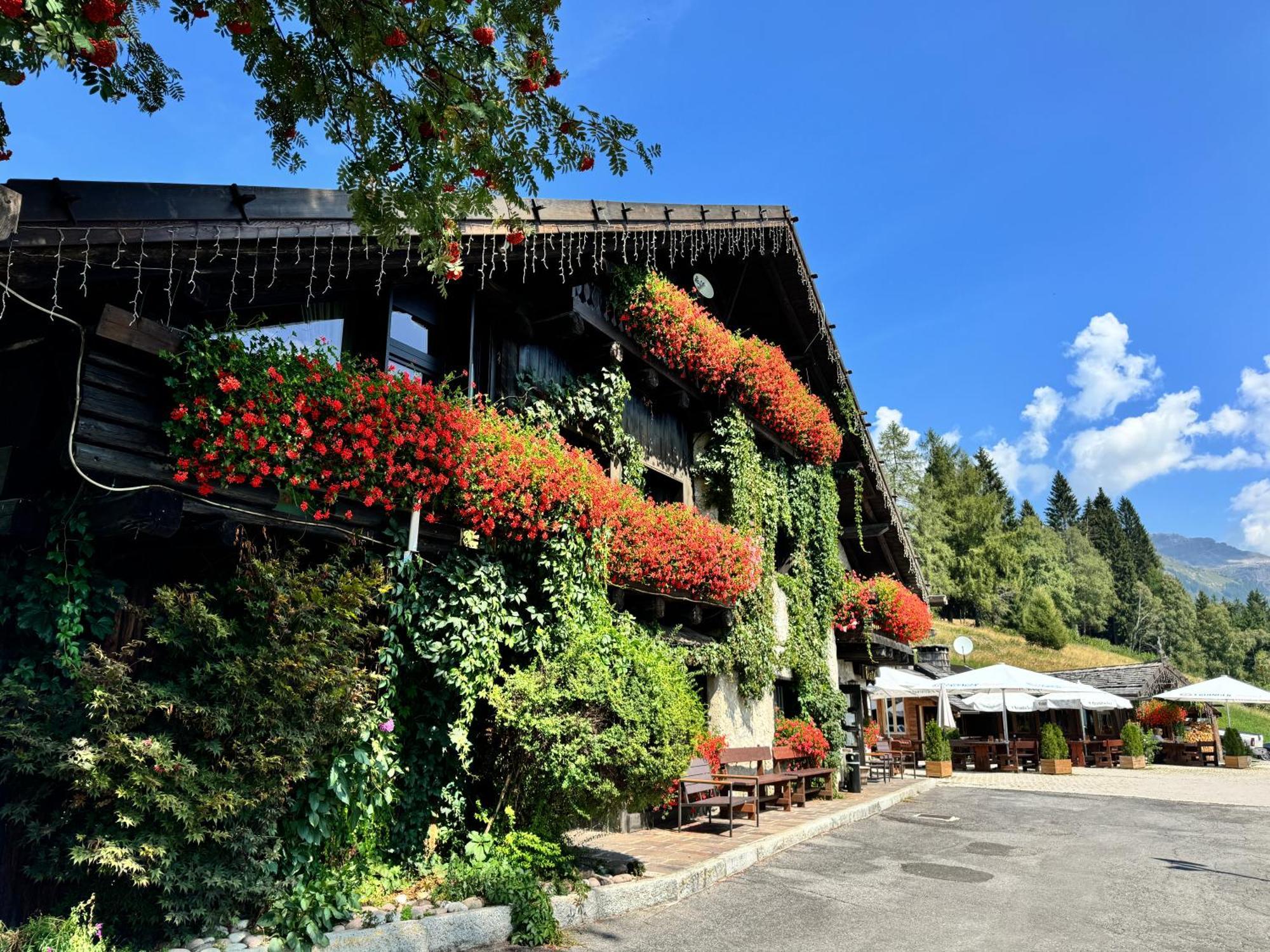 Albergo Ristorante Al Frate Da Streza Мадонна-ди-Кампильо Экстерьер фото