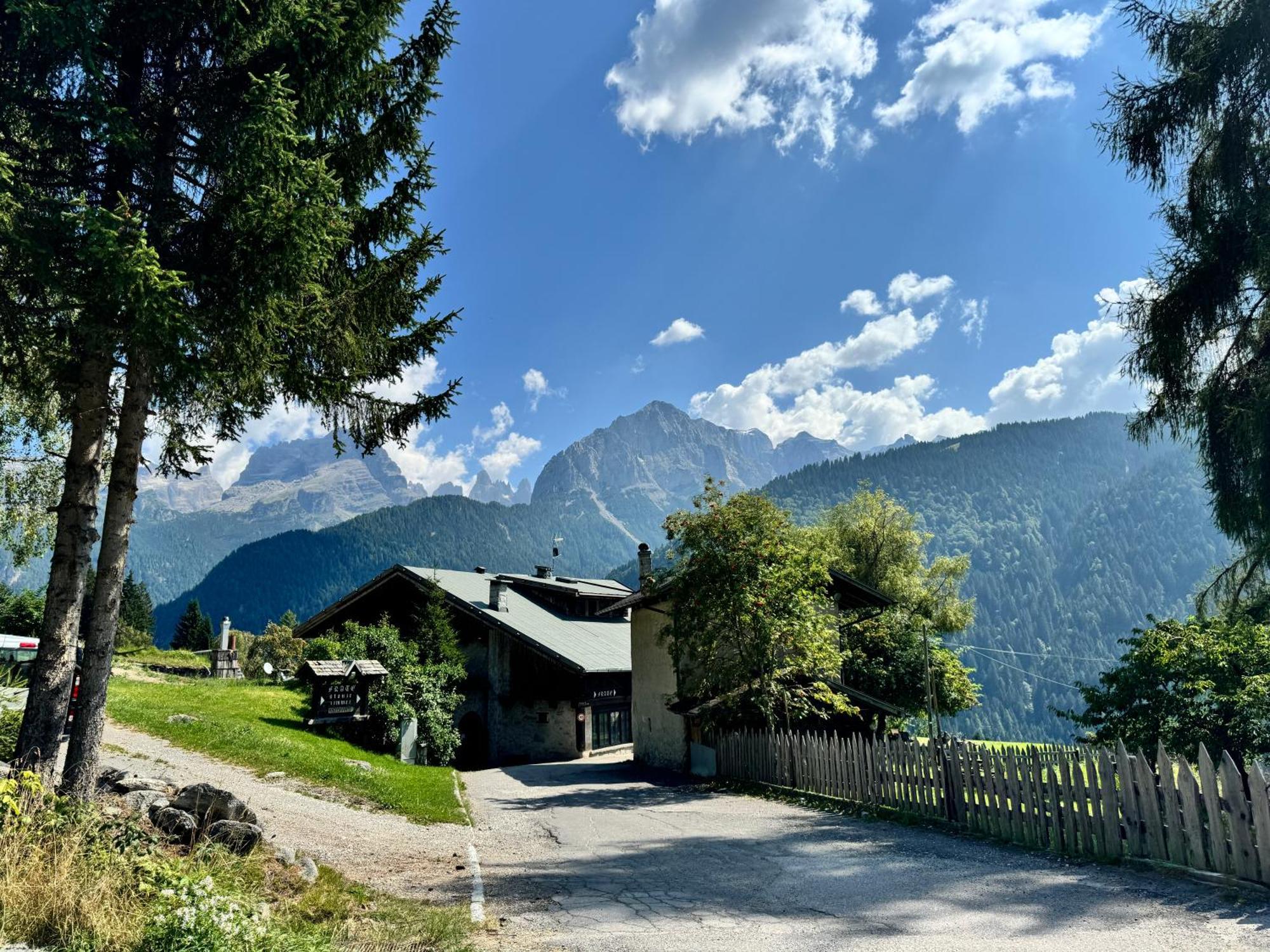 Albergo Ristorante Al Frate Da Streza Мадонна-ди-Кампильо Экстерьер фото