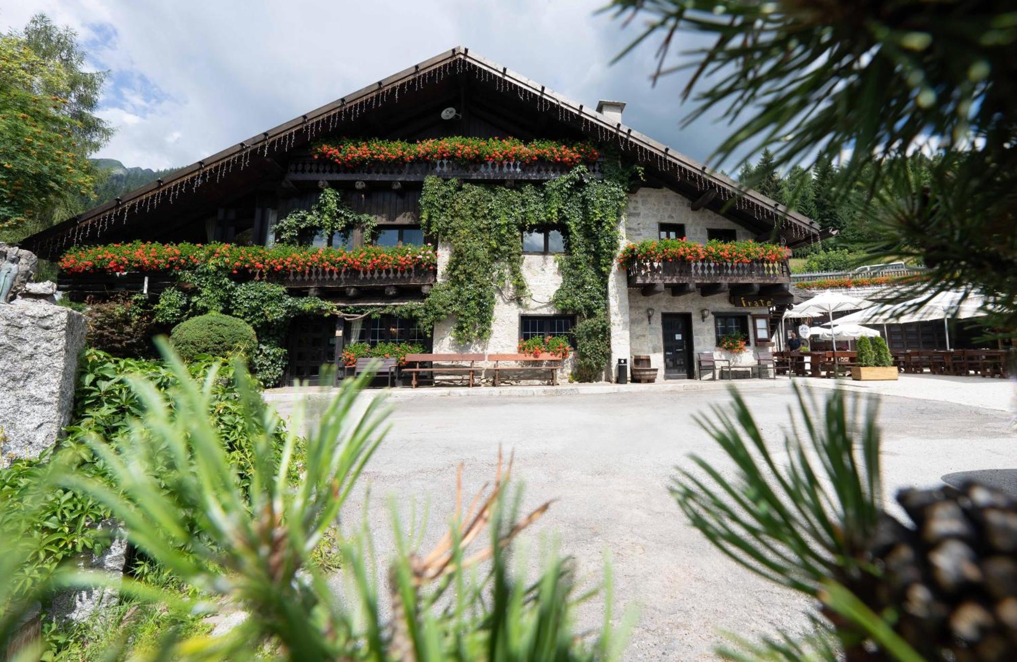 Albergo Ristorante Al Frate Da Streza Мадонна-ди-Кампильо Экстерьер фото